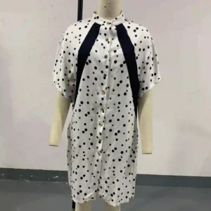 Polka dot contrasting stand-up collar dress